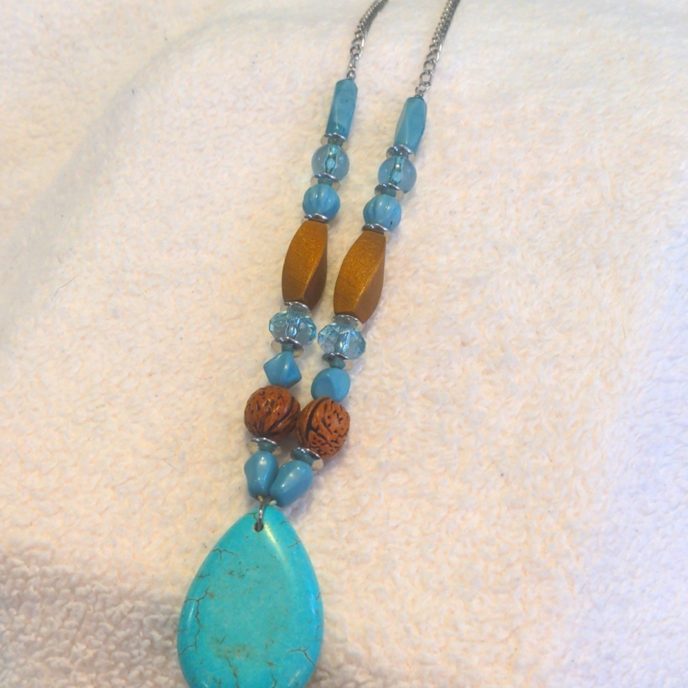 Costume Turquoise and Wooden Beads Necklace